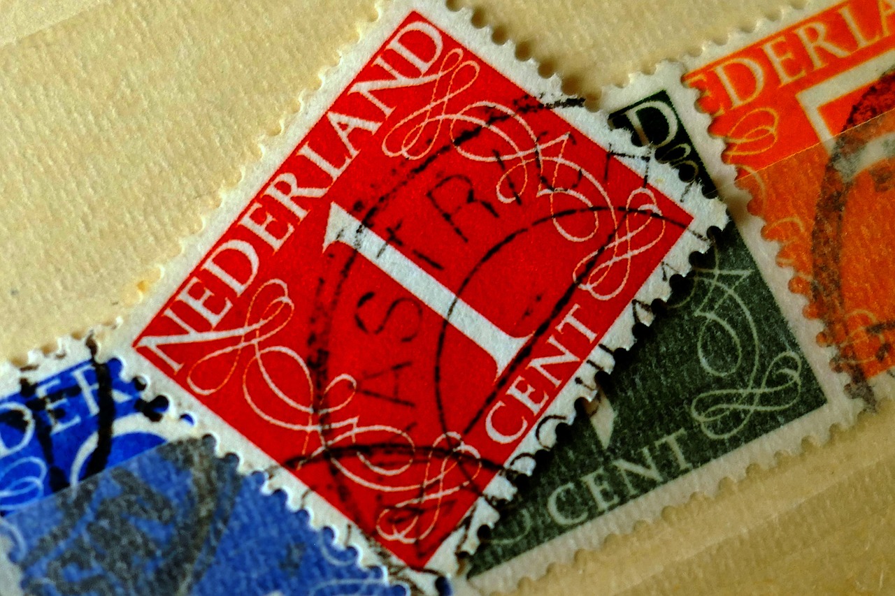 Confronto tra buoni fruttiferi postali e obbligazioni in un grafico informativo.