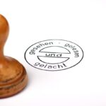 Primo piano di un documento con informazioni sul bollo auto e novità fiscali dal 2026.